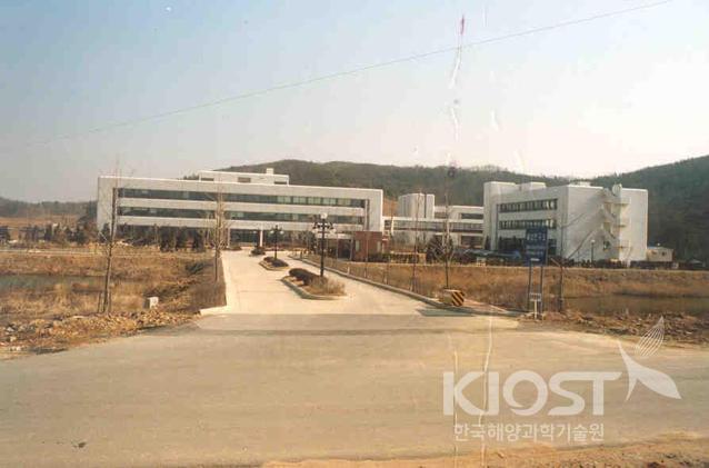 경기도 안산에 위치한 한국해양연구소 전경 (1980년대 후반) 의 사진