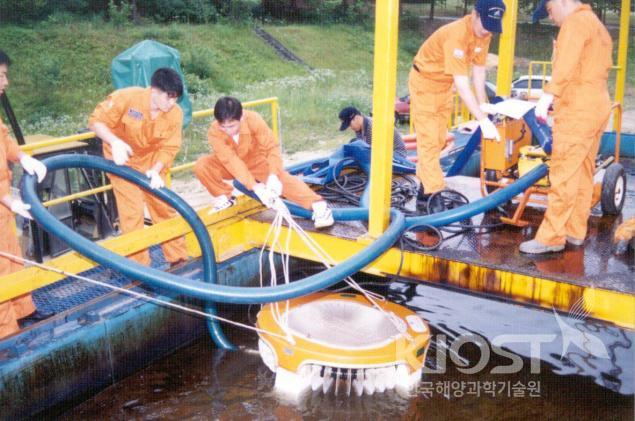 방제교육 참가자들의 교육훈련 과정 의 사진